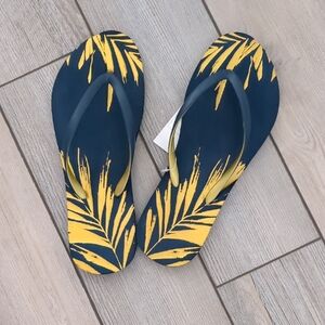 Xhilaration Navy  and  Gold Palm Sandals
